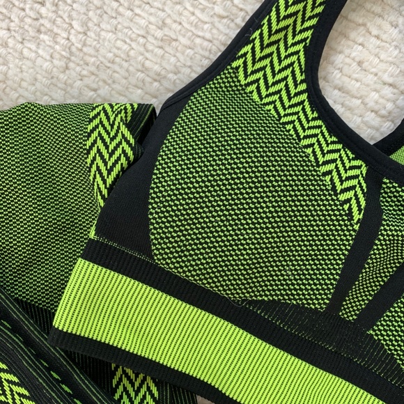 ⭐️Sale⭐️Fabletics sports bra and leggings set size XXS - Picture 4 of 4